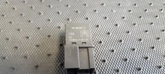 Volvo S40, V40 Other relay MB953382 A1001-X7