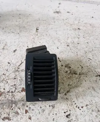 Skoda Octavia Mk2 (1Z) Dashboard side air vent grill/cover trim