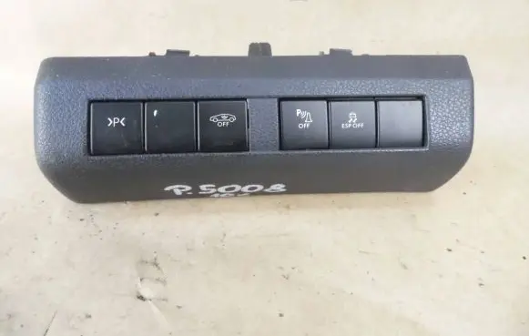 Peugeot 5008 Central console control unit 