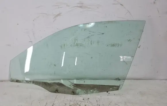 Mitsubishi Carisma Front door window glass four-door 43R000929