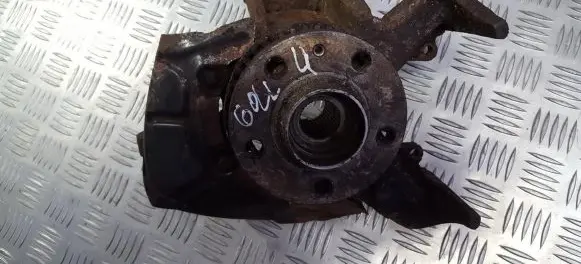 Volkswagen Golf IV Front wheel hub
