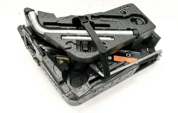 Audi Q7 4L Tool set 4L0012113E 1T0805615A