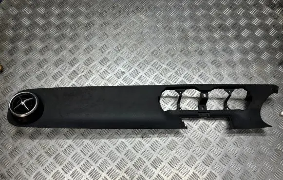 Mercedes-Benz X-class W470 Panel trim 684105XA0A