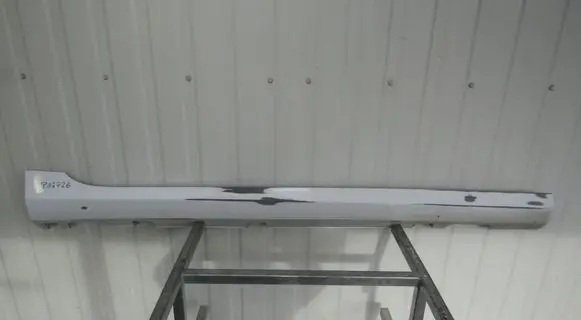 Front sill (body part)