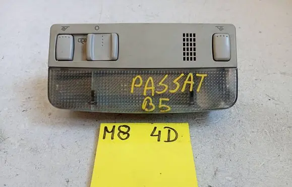 Volkswagen PASSAT B5 Front seat light 3B0947105C