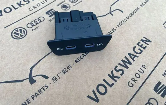 Volkswagen Golf VIII AUX in-socket connector 