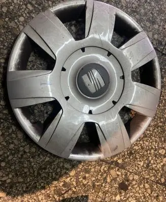 Seat Leon (1P) R15 wheel hub/cap/trim 1P0601147