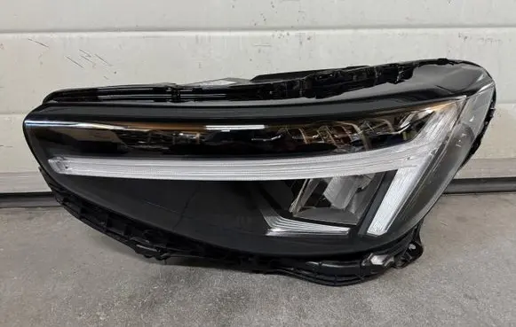 Volvo XC40 Headlight/headlamp 32404665