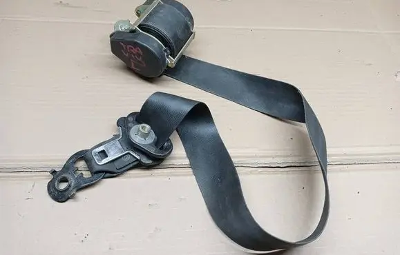 Renault Trafic II (X83) Front seatbelt 65858 2352168