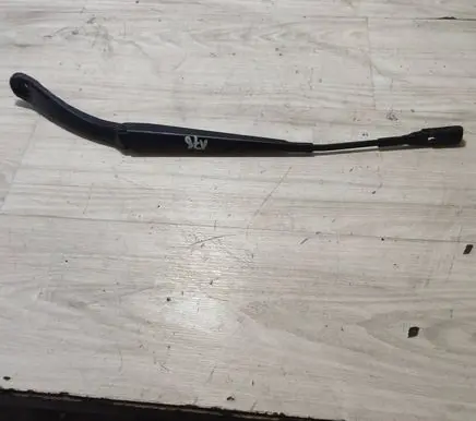 Mercedes-Benz CLA C117 X117 W117 Front wiper blade arm A1768203400