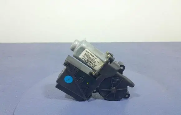 Volkswagen Polo Front door window regulator with motor 6Q2959802A
