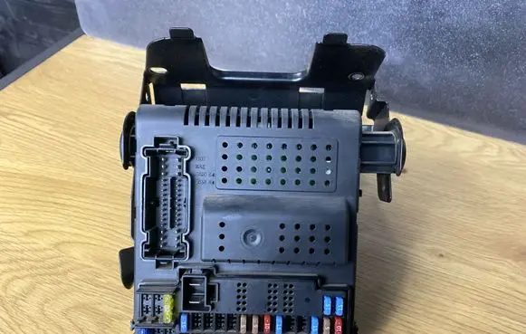 Volvo XC70 Fuse module 30682981