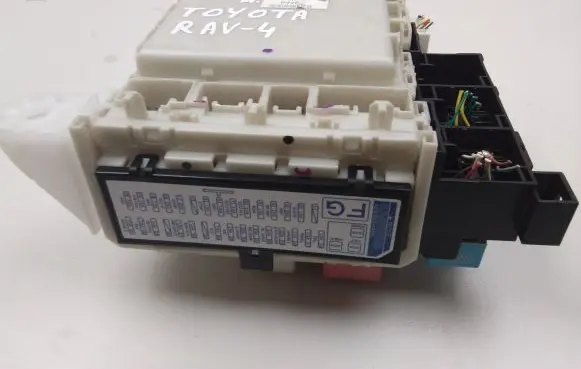 Toyota RAV 4 (XA30) Fuse box set 8273042011