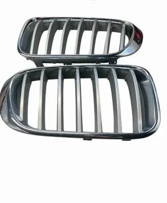 BMW X3 F25 Front bumper upper radiator grill 7237421