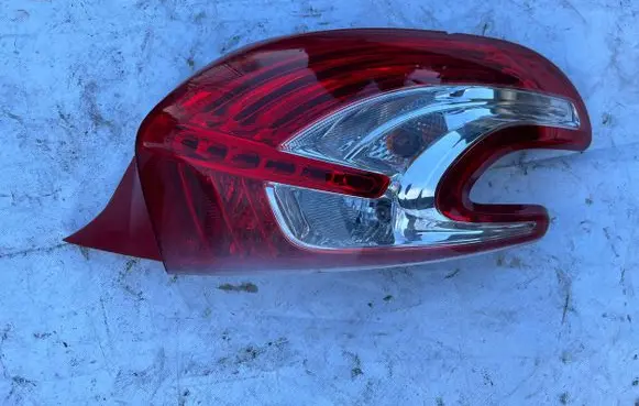 Peugeot 208 Rear/tail lights 9672628380