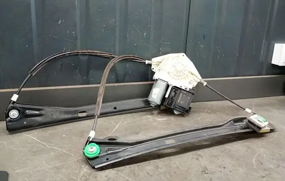 Volkswagen Jetta III Front window lifting mechanism without motor 994855107