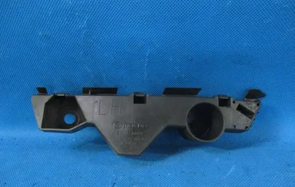 Mazda CX-7 Front bumper mounting bracket