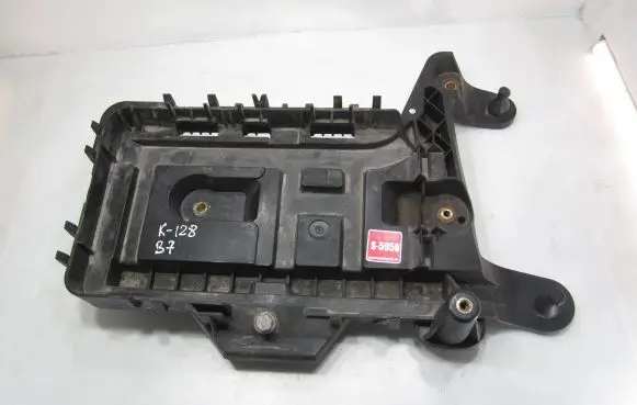 Volkswagen PASSAT B7 Battery tray 1K0915333H