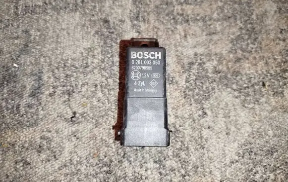 Nissan Qashqai+2 Glow plug pre-heat relay 8200798585 0281003050