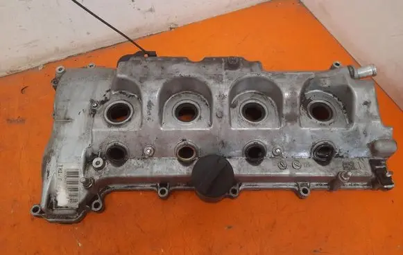 Toyota Avensis Verso Rocker cam cover 