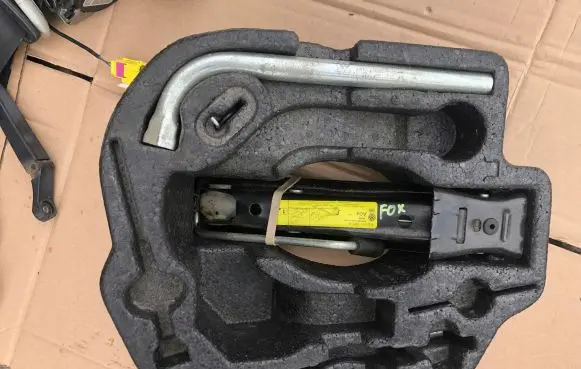 Volkswagen Fox Tool set 
