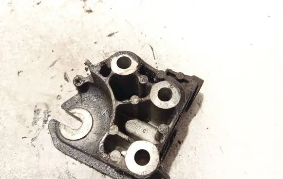 Volvo V50 Engine mounting bracket 6m516030ba