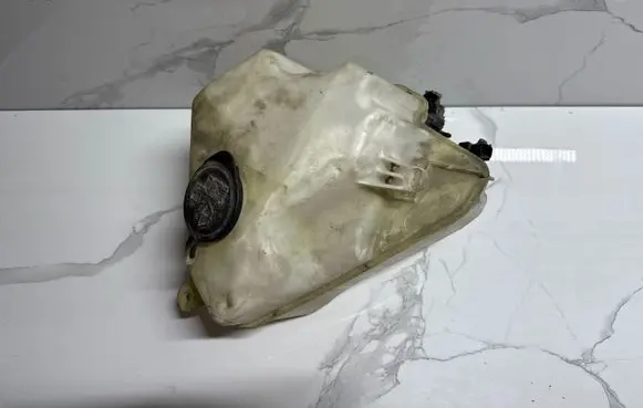 Toyota Prius (XW20) Lamp washer fluid tank