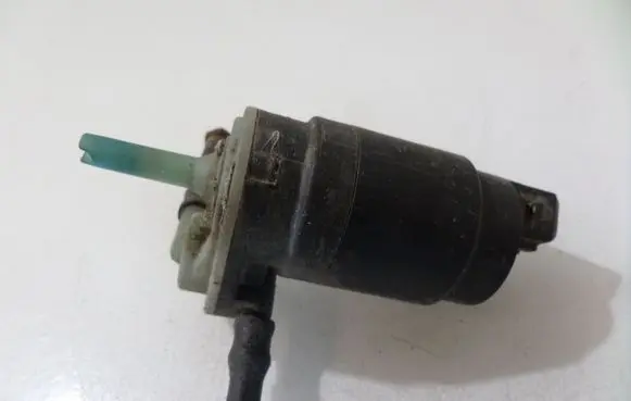 Opel Astra H Windscreen/windshield washer pump 24439254