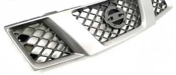 Nissan Navara Front bumper upper radiator grill 6084240