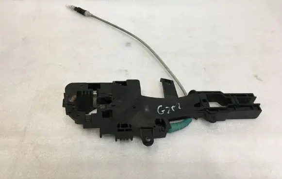 BMW 1 E81 E87 Rear door exterior handle/bracket 7069759