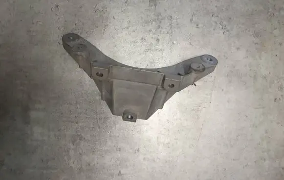 BMW X5 F15 Engine mounting bracket 7328324