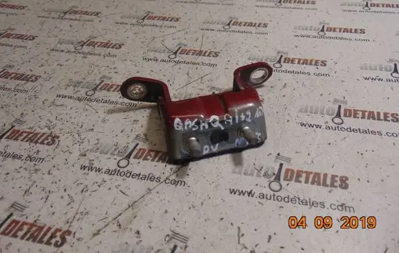 Nissan Qashqai+2 Rear door upper hinge