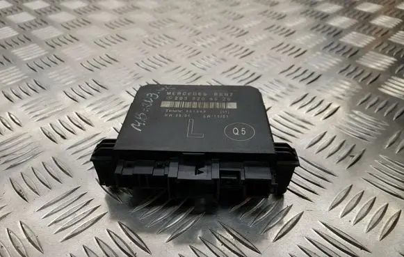 Mercedes-Benz C W203 Door control unit/module 2038206526