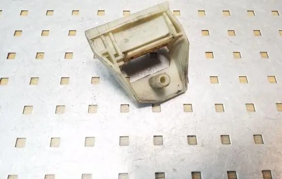 BMW 5 E39 Radiator mount bracket 17112247895