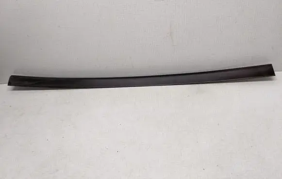 Volvo V70 Front door trim (molding) 08693518