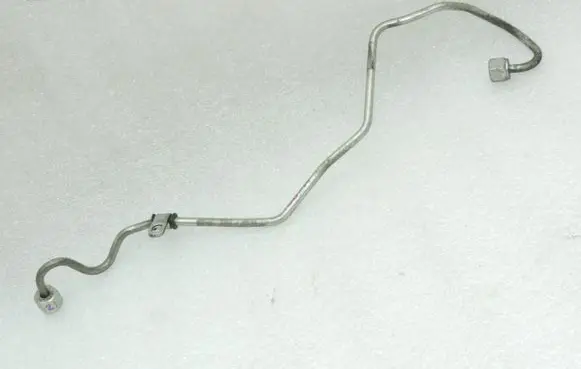Mazda 6 Fuel injector supply line/pipe SH0113G50
