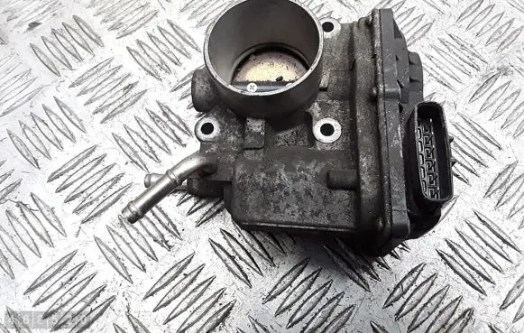 Toyota Avensis T250 Throttle valve 220300D021