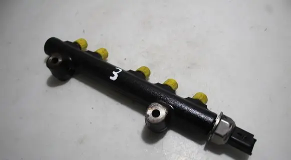 Ford C-MAX II Fuel main line pipe