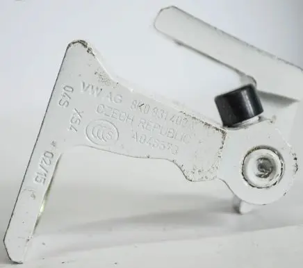 Skoda Yeti (5L) Rear door upper hinge 8K0831402A