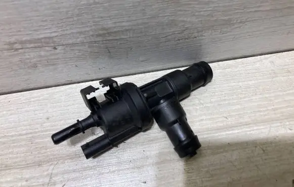 BMW 1 F70 Vacuum valve 9487581