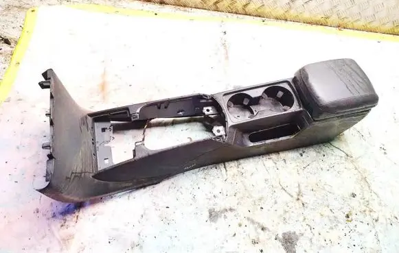 Volvo V50 Armrest 8687408