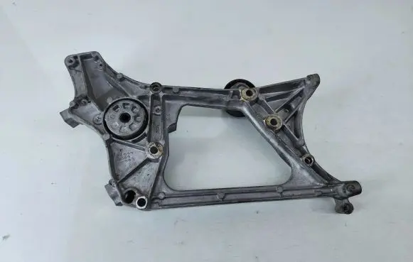 Mercedes-Benz GLK (X204) Engine mounting bracket A65120120120 140115