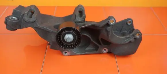Renault Master III Engine mounting bracket 117103943R M9T870