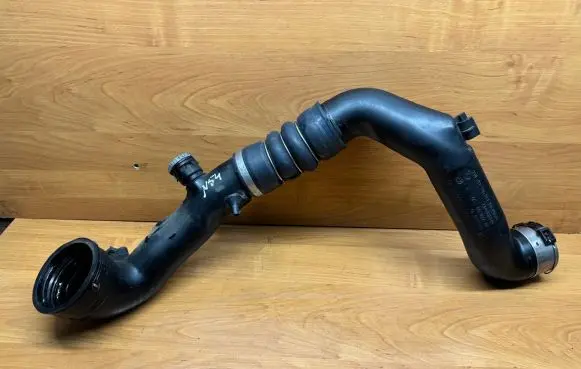 BMW 7 F01 F02 F03 F04 Intercooler hose/pipe 70380530 7582314 23557610