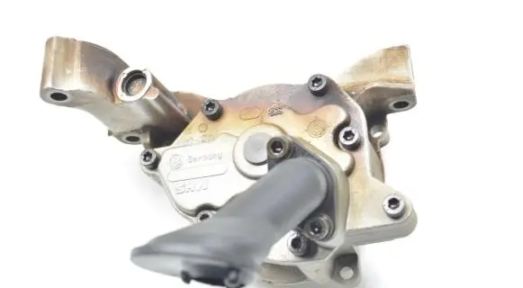 Volkswagen Golf VI Oil pump 113670201