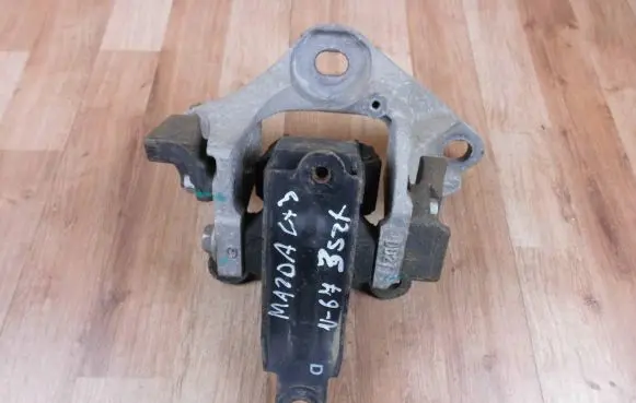 Mazda CX-3 Gearbox mounting bracket DB2T39081