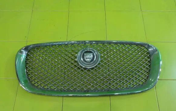 Jaguar XF X250 Front bumper upper radiator grill 8X23018K28AA XP141