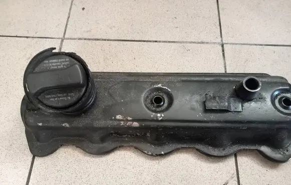 Volkswagen Golf IV Rocker cam cover 0000