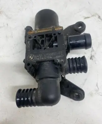 BMW X5 E70 Coolant heater control valve 6950257 1147412194