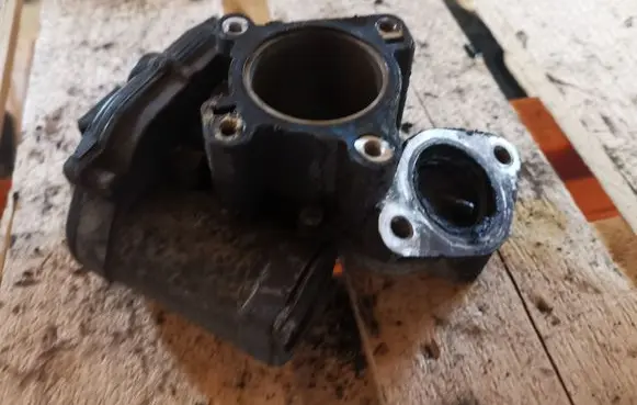 Opel Vivaro EGR valve